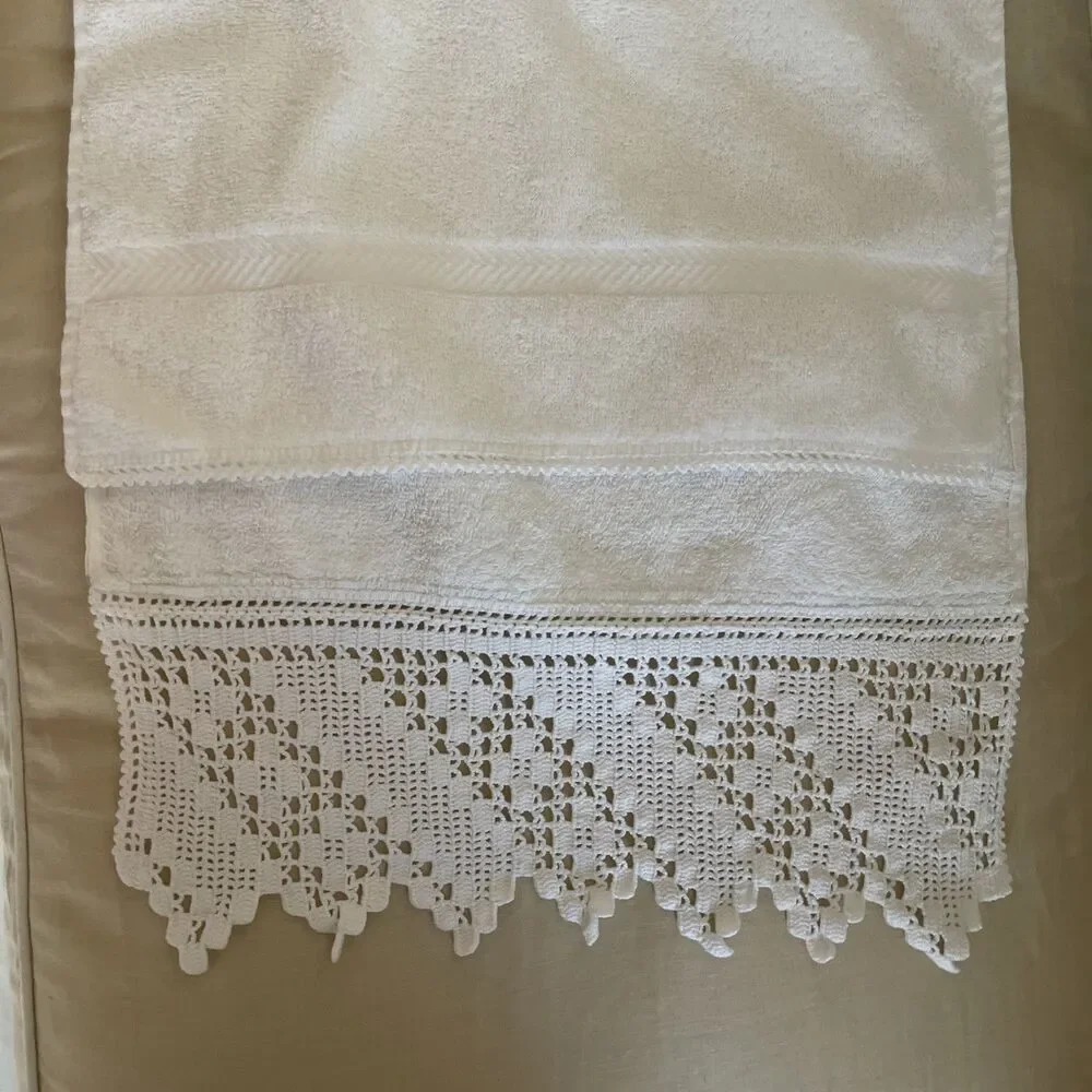 Vintage Hand Towel Vintage Painted Handmade Crochet Lace Trim 16”x 36”